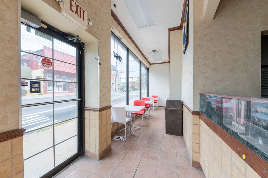 More Photos Of 1370 University Ave, Morgantown Storefront Retail Office For Sale