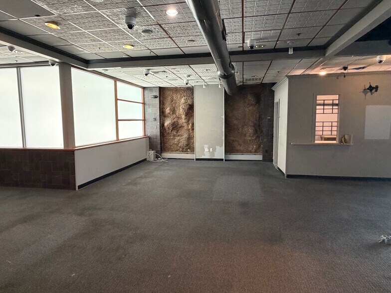 More Photos Of 45 Hanover St, Lebanon General Retail For Lease
