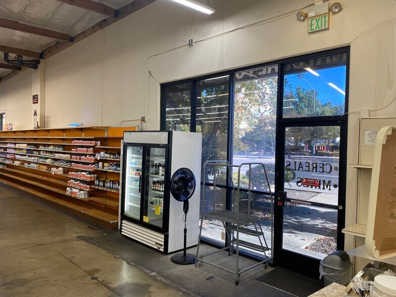 More Photos Of 2395 Monument Blvd, Concord Showroom For Sale