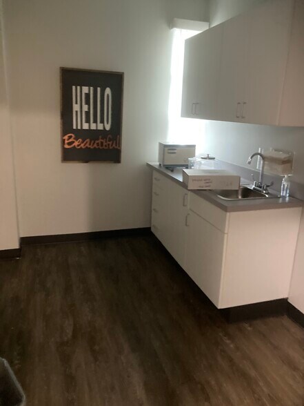 More Photos Of 3510 Clinton Pl, Lawrence Medical For Lease
