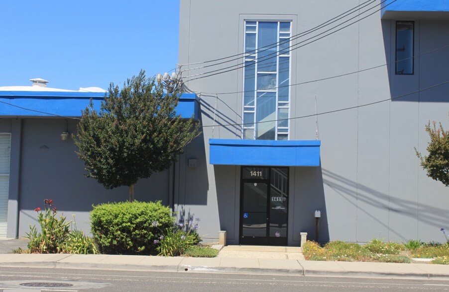 More Photos Of 1409-1411 Industrial Rd, San Carlos Manufacturing For Lease