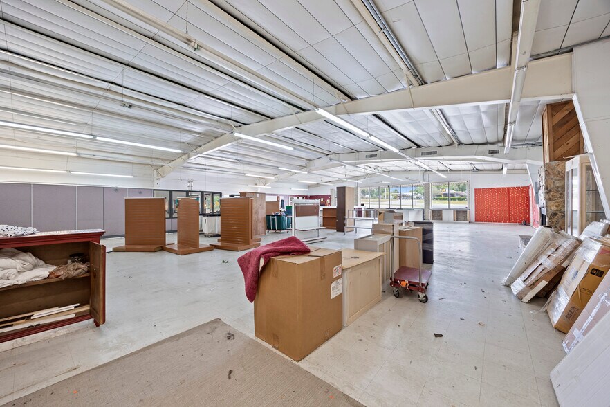 More Photos Of 1330 SW Main Blvd, Lake City Freestanding For Sale