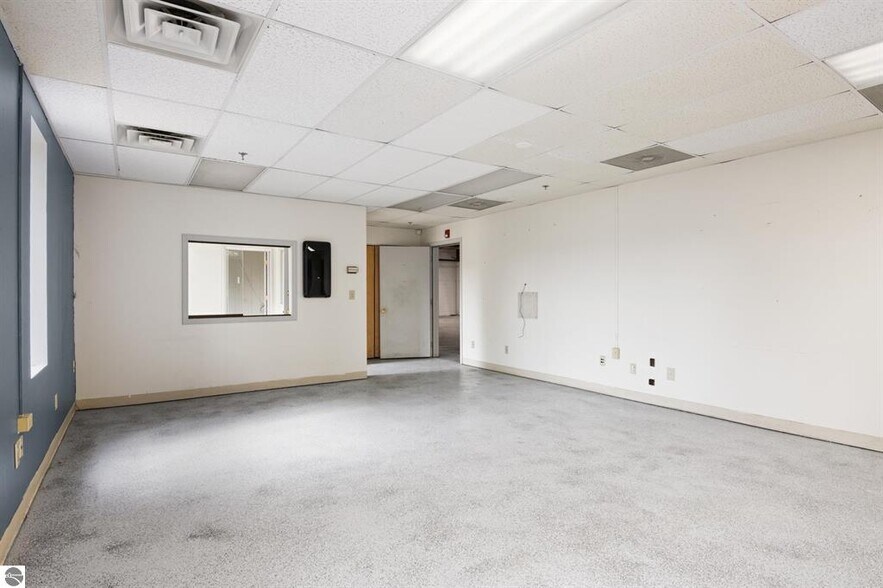 More Photos Of 926 Frisbie St, Cadillac Warehouse For Sale