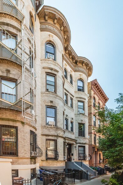 More Photos Of 14 Lincoln Pl, Brooklyn Apartments For Sale