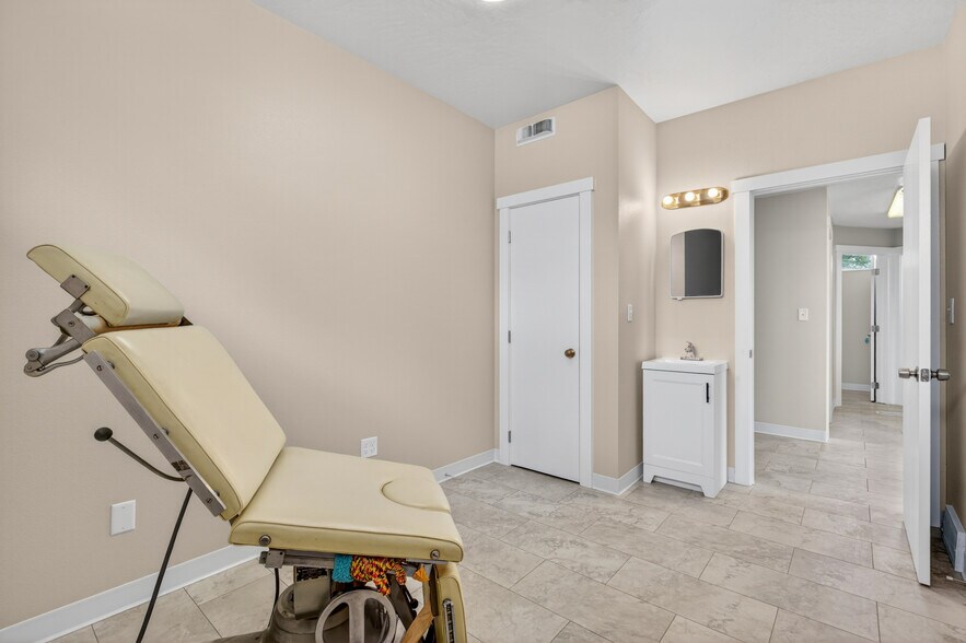 More Photos Of 619 Diagonal St, Clarkston Medical For Sale