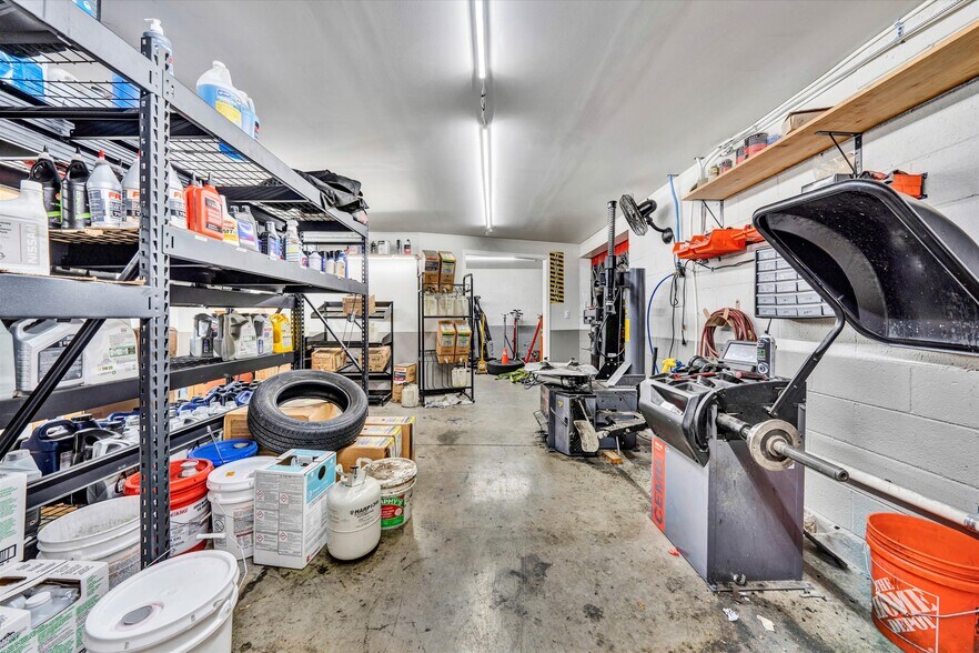 More Photos Of 1474 Peters Creek Rd NW, Roanoke Auto Repair For Sale
