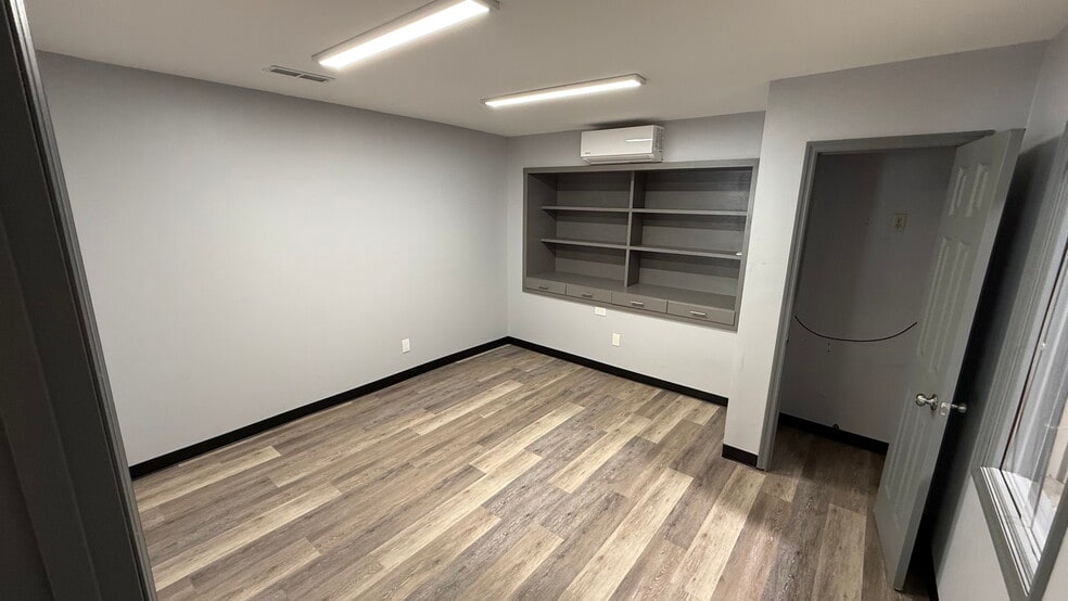 More Photos Of 4384 S Church Street Ext, Roebuck Flex For Lease