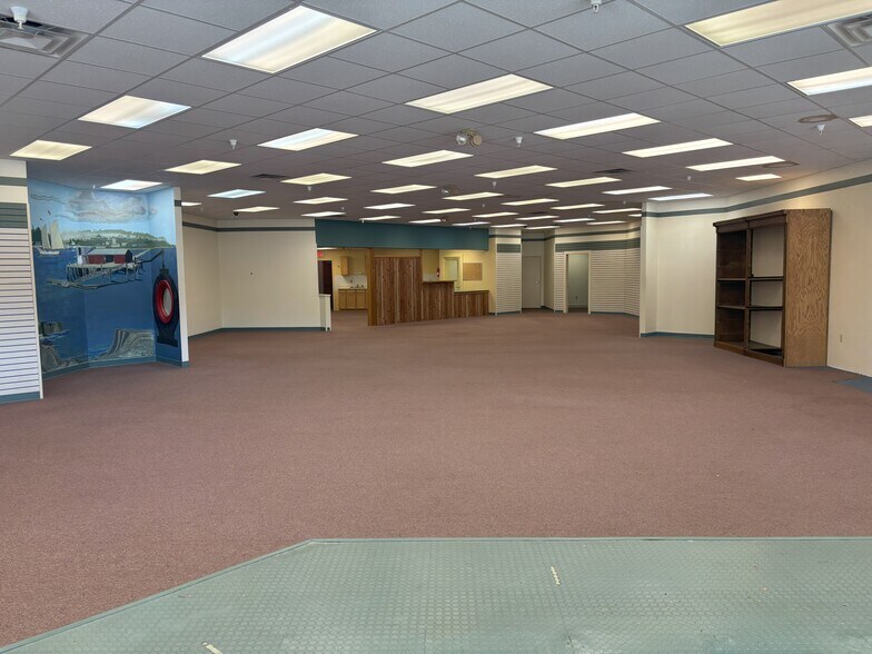 More Photos Of 185 Townsend Ave, Boothbay Harbor Storefront For Lease