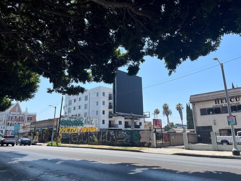 More Photos Of 5212 Melrose Ave, Los Angeles Land For Sale