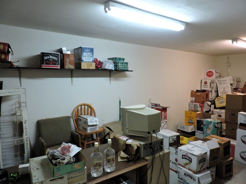 More Photos Of 2324 W Main St, Gun Barrel City General Retail For Sale