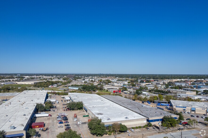 More Photos Of 6550 Long Point Rd, Houston Warehouse For Lease