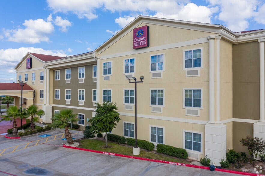 More Photos Of 13636 Michel Rd, Tomball Hotel For Sale