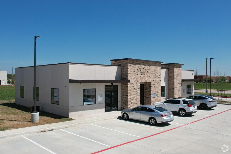 More Photos Of 11960 Broadway St, Pearland Medical For Sale