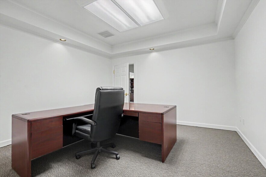 More Photos Of 5407 S Lewis Ave, Tulsa Office For Lease