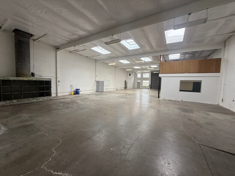 More Photos Of 5815 Fremont St, Oakland Warehouse For Lease
