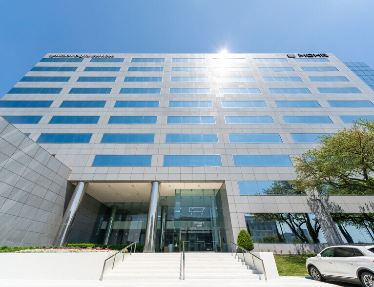 More Photos Of 14643 N Dallas Pky, Dallas Office For Lease
