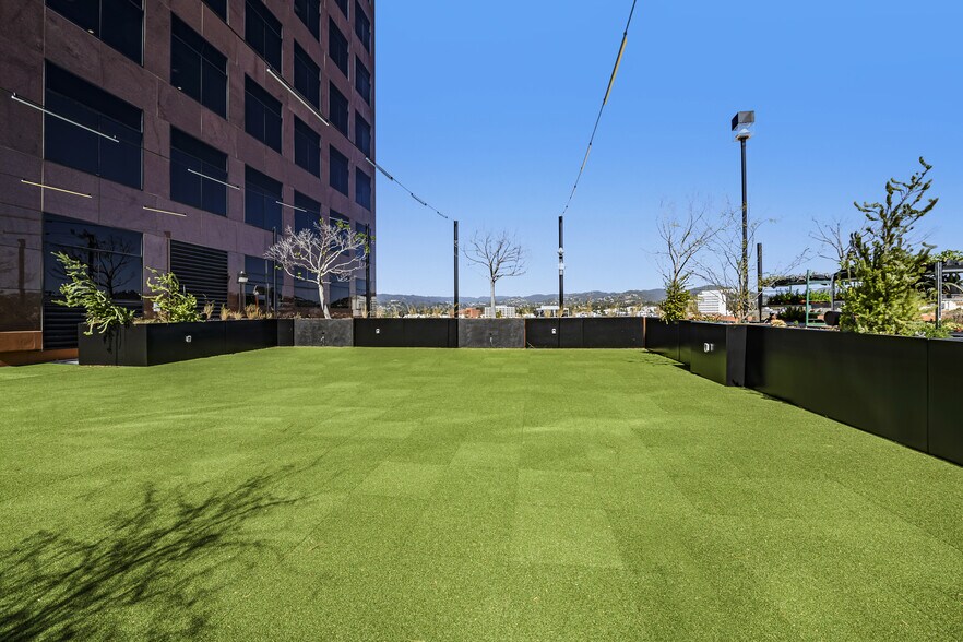 More Photos Of 11755 Wilshire Blvd, Los Angeles Office For Lease