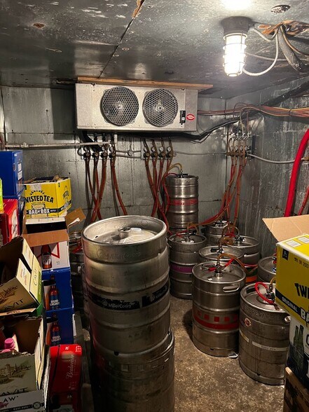 More Photos Of 910 Union Ave, Union Beach Restaurant For Sale