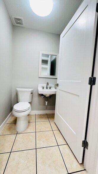 More Photos Of 6502 Memorial Dr, Texas City Medical For Sale
