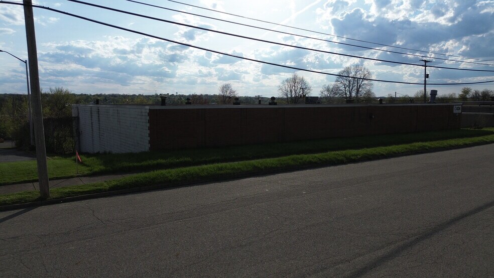 More Photos Of 15 S Worthington St, Youngstown Warehouse For Sale