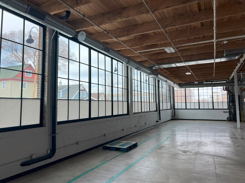 More Photos Of 1911 Jefferson St NE, Saint Anthony Manufacturing For Lease