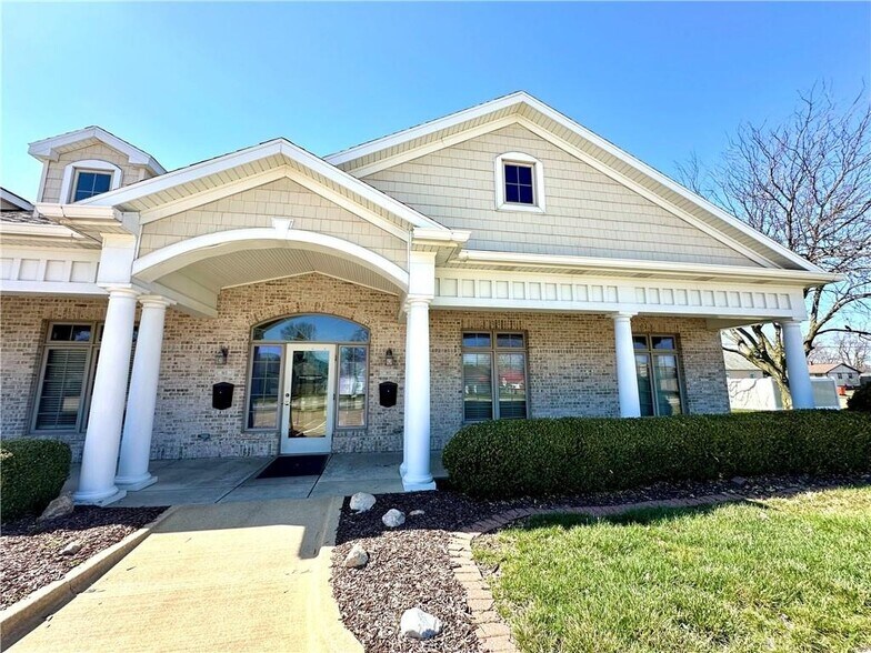 More Photos Of 909-921 Lake Land Blvd, Mattoon Office For Sale