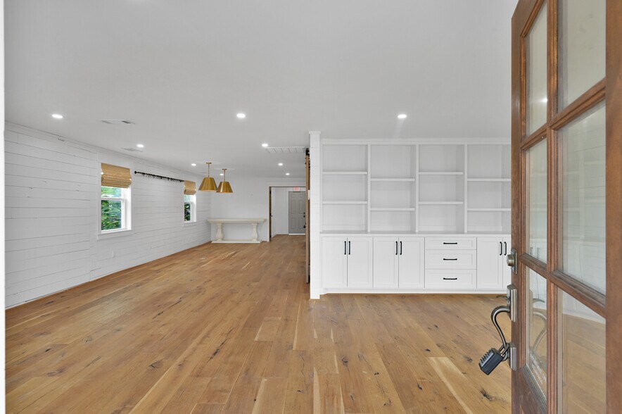 More Photos Of 724 W Main St, Tomball Storefront Retail Office For Sale