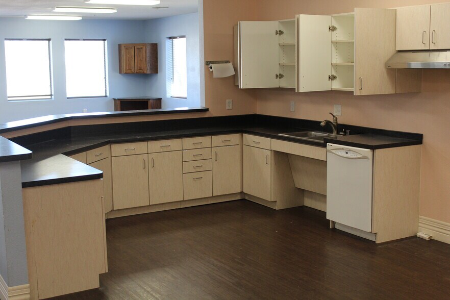 More Photos Of 5208 Village Creek Dr, Plano Office For Lease