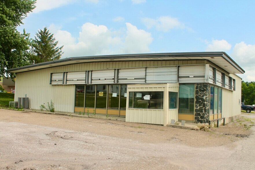 Primary Photo Of 1709 E 7th St, Atlantic Storefront Retail Office For Sale