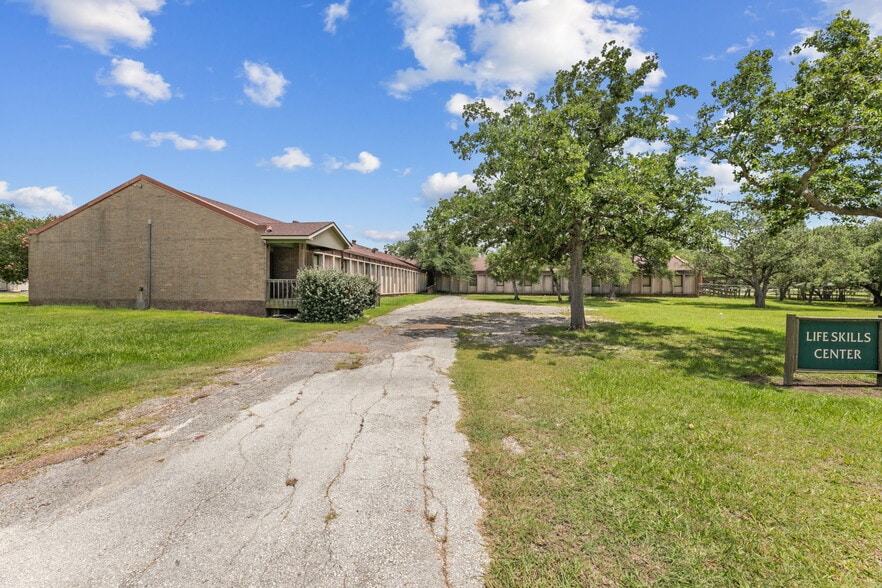 More Photos Of 120 David Wade Dr, Victoria Rehabilitation Center For Sale