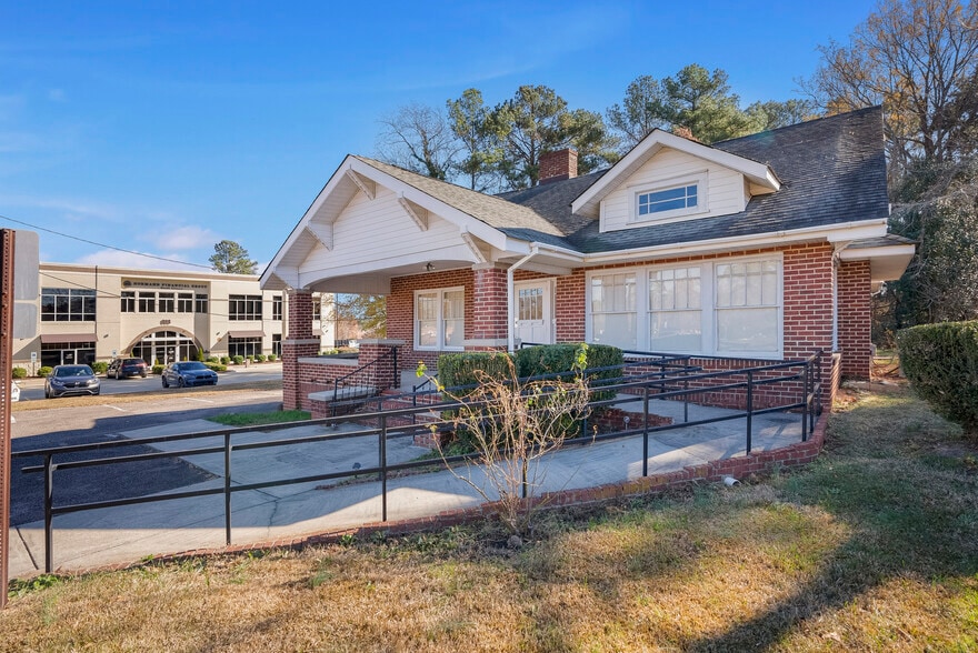 More Photos Of 611 Carthage St, Sanford Medical For Lease