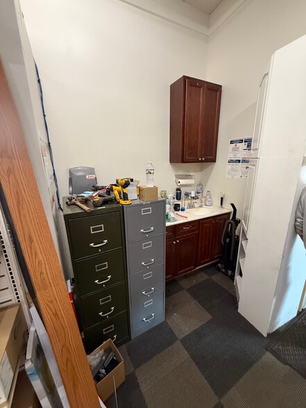 More Photos Of 1601 Spring Dr, Opelika Showroom For Lease