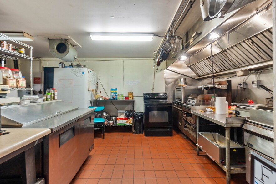 More Photos Of 10 Anastasia Blvd, Saint Augustine Bar For Lease