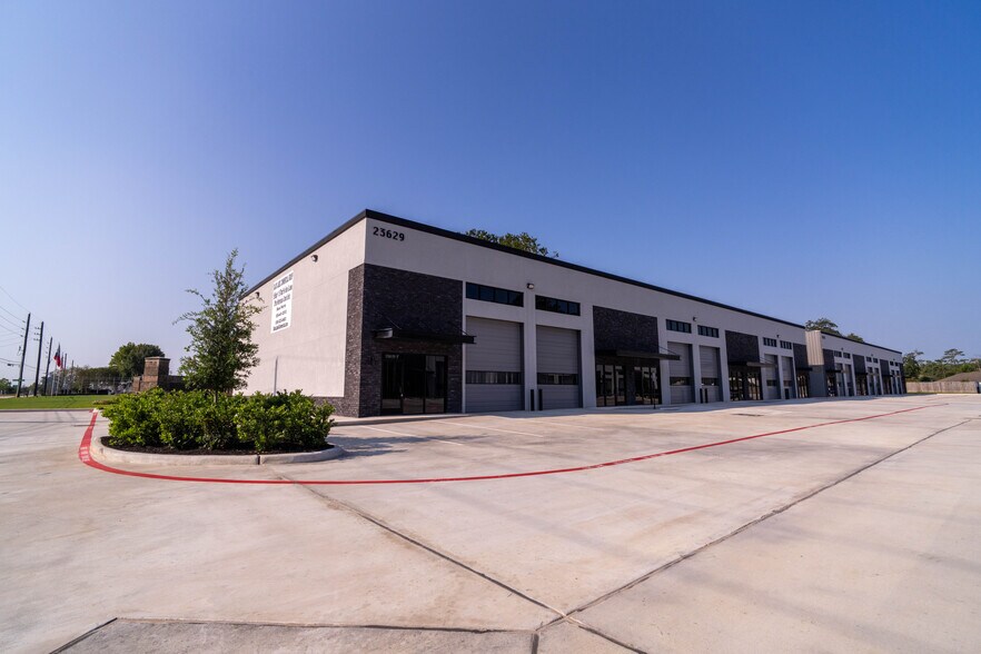 More Photos Of 23645 Gosling Rd, Spring Showroom For Lease