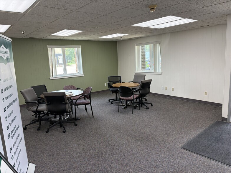 More Photos Of 1832 Industrial Cir, West Des Moines Warehouse For Lease