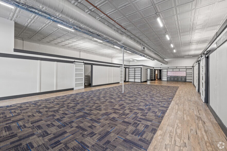 More Photos Of 215-219 S Main St, Fort Worth Storefront Retail Office For Lease