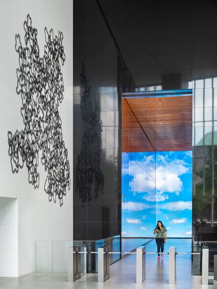 More Photos Of 4 World Trade Center, New York Office For Lease