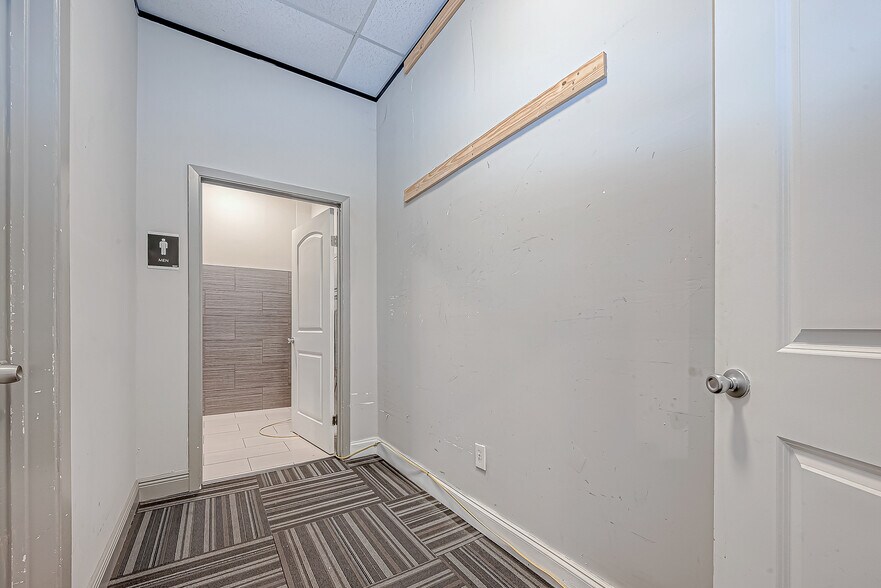 More Photos Of 9400 Glenfield Ct, Houston Unknown For Lease