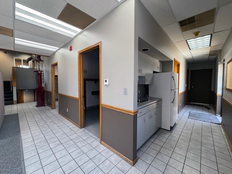More Photos Of 1160 Lincoln St, Blair Light Manufacturing For Sale