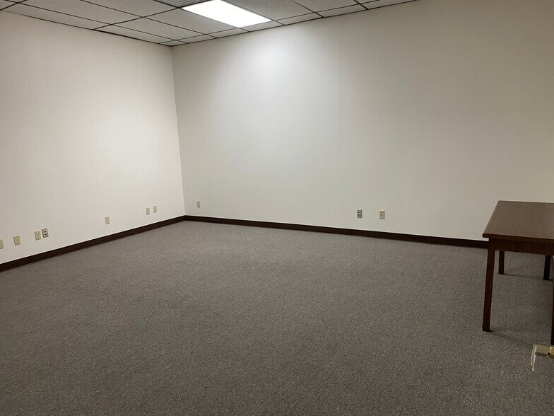 More Photos Of 4111 Fairmont Pky, Pasadena Unknown For Lease