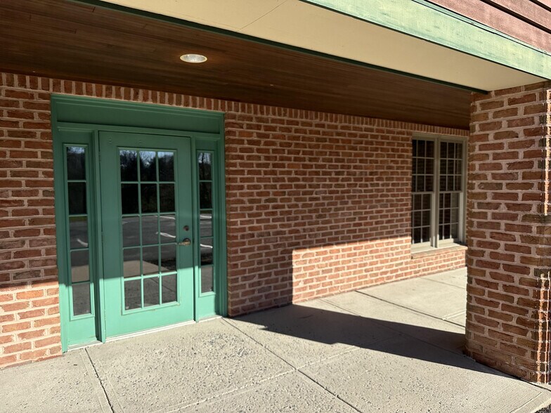 More Photos Of 2970 Corporate Ct, Orefield Medical For Lease