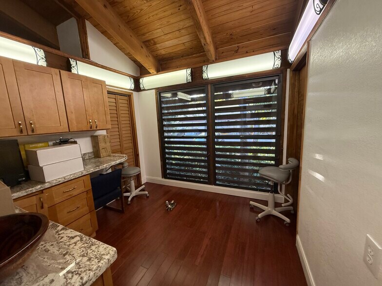 More Photos Of 8200 W Sunrise Blvd, Plantation Office For Sale