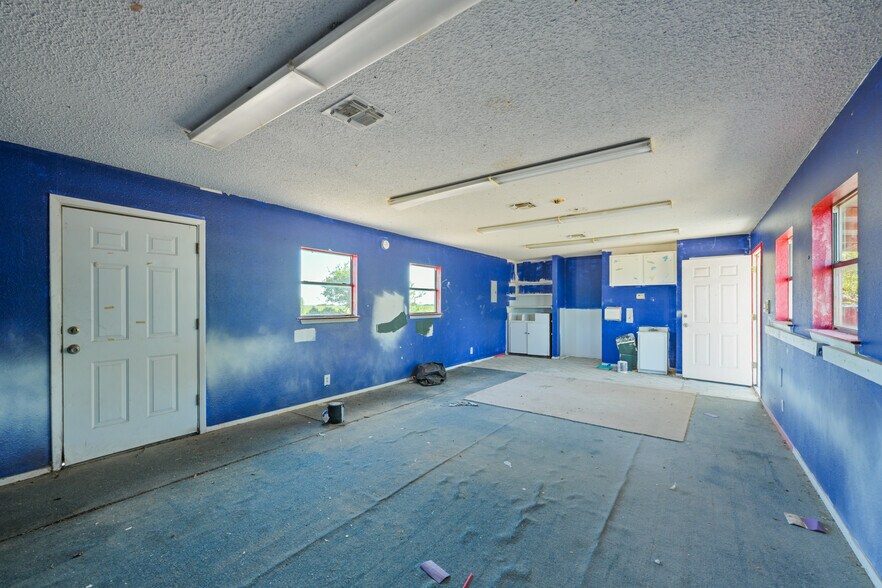 More Photos Of 400 Windy Hill School Rd, Georgetown Flex For Sale