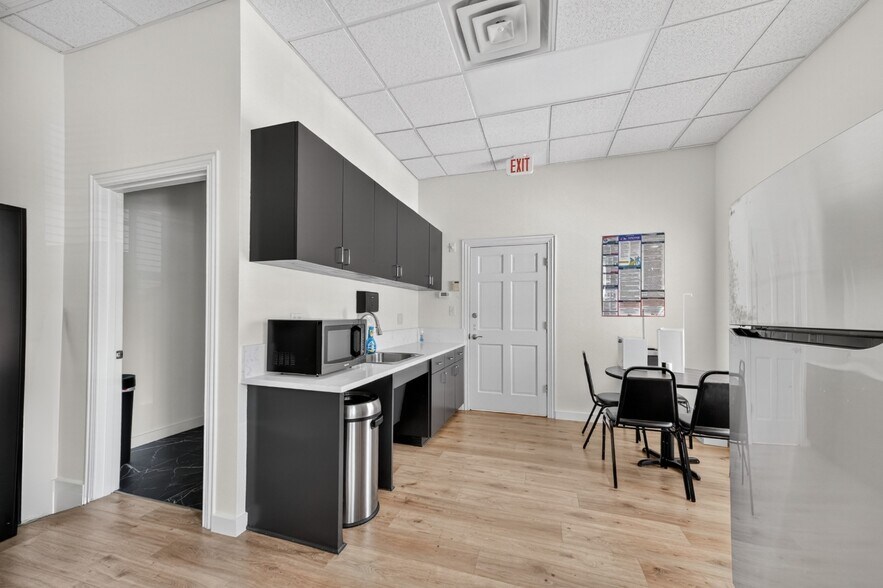 More Photos Of 2321 Ira E Woods Ave, Grapevine Medical For Lease