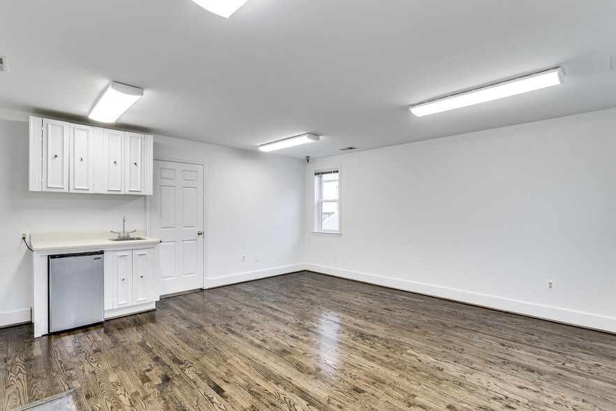 More Photos Of 123 N Henry St, Alexandria Office For Lease