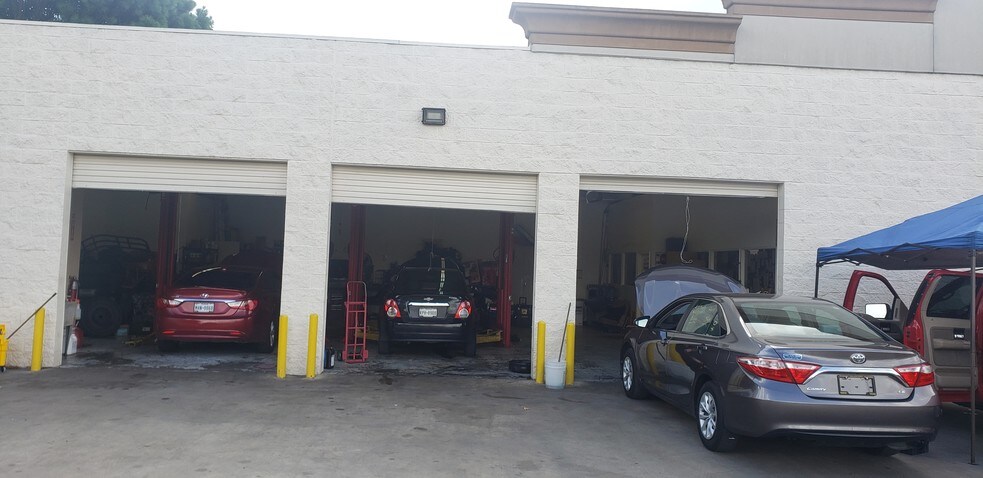 More Photos Of 17602 W Little York Rd, Houston General Retail For Lease