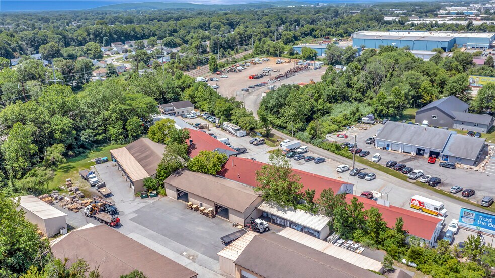More Photos Of 2213 Ogletown Rd, Newark Warehouse For Lease