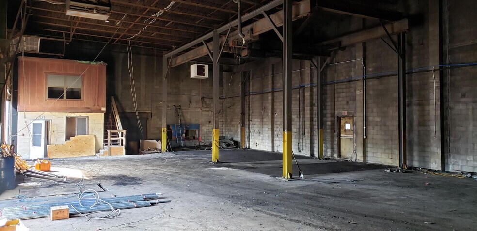More Photos Of 510 S Harding St, Indianapolis Warehouse For Lease