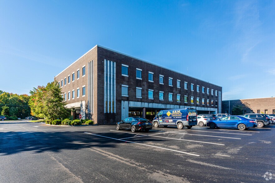 More Photos Of 12 Daniel Rd, Fairfield Office For Lease