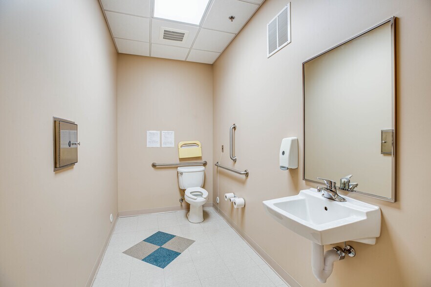 More Photos Of 9530 Cosner Dr, Fredericksburg Medical For Lease